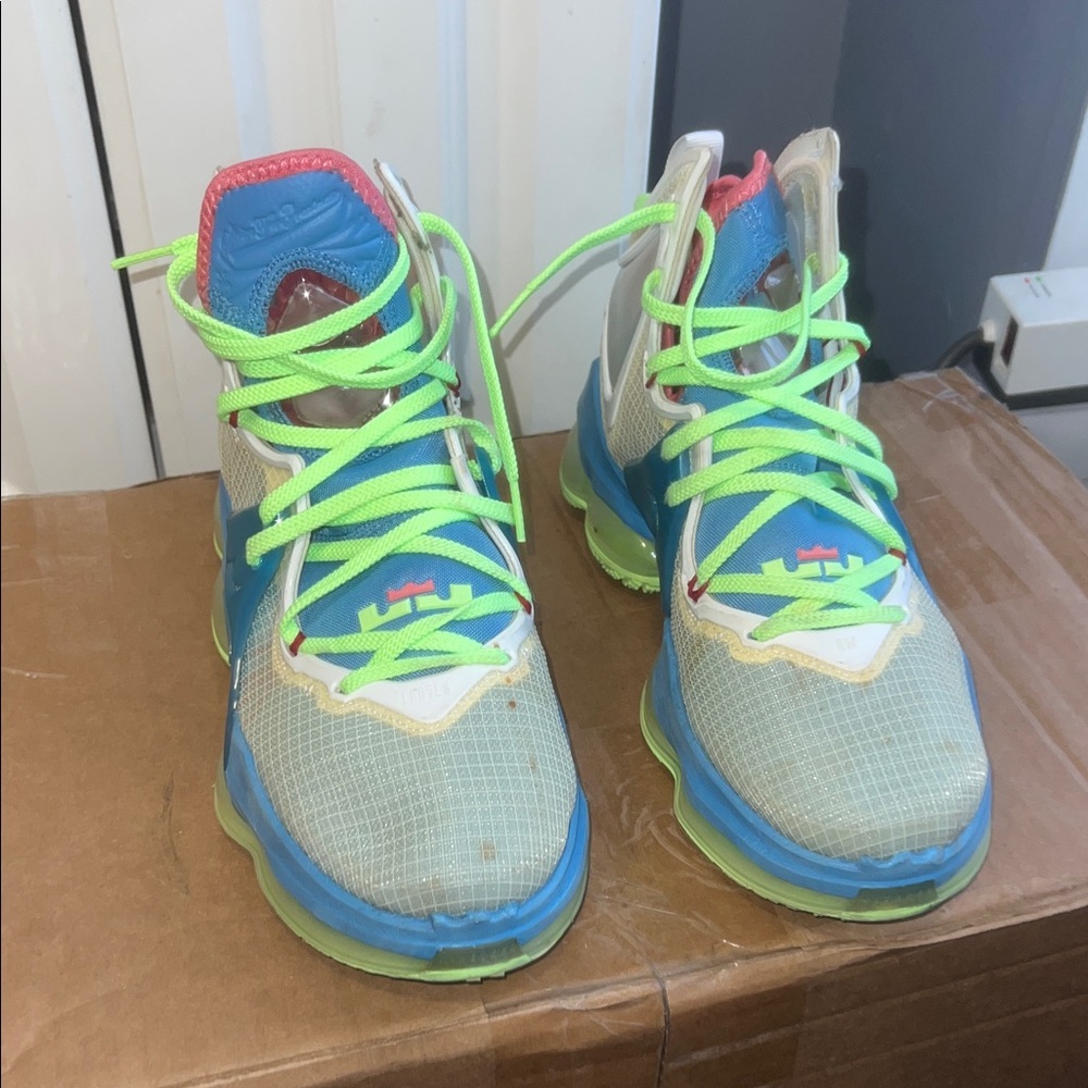Mens Nike Lebron James 19, tropical, sz 9.5